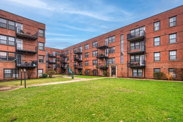 $320,000 | 5232 North Campbell Avenue, Unit 1A, Chicago, IL 60625