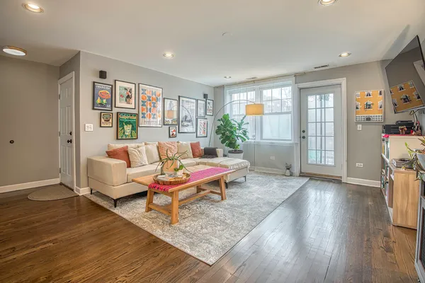 $320,000 | 5232 North Campbell Avenue, Unit 1A, Chicago, IL 60625