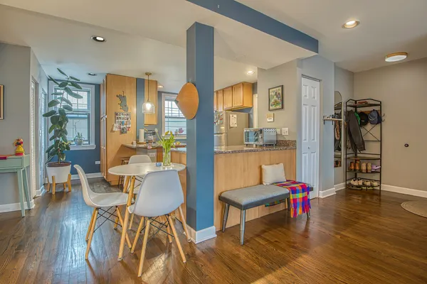 $320,000 | 5232 North Campbell Avenue, Unit 1A, Chicago, IL 60625