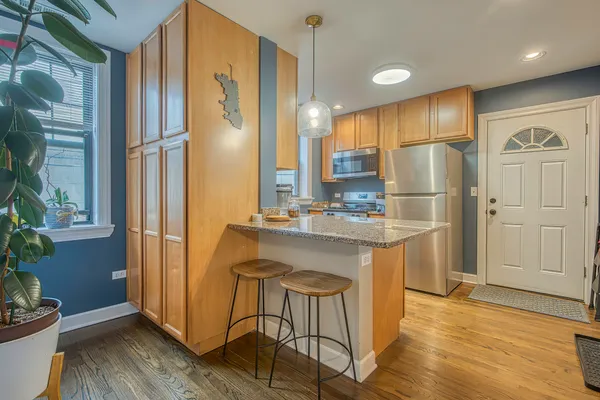 $320,000 | 5232 North Campbell Avenue, Unit 1A, Chicago, IL 60625