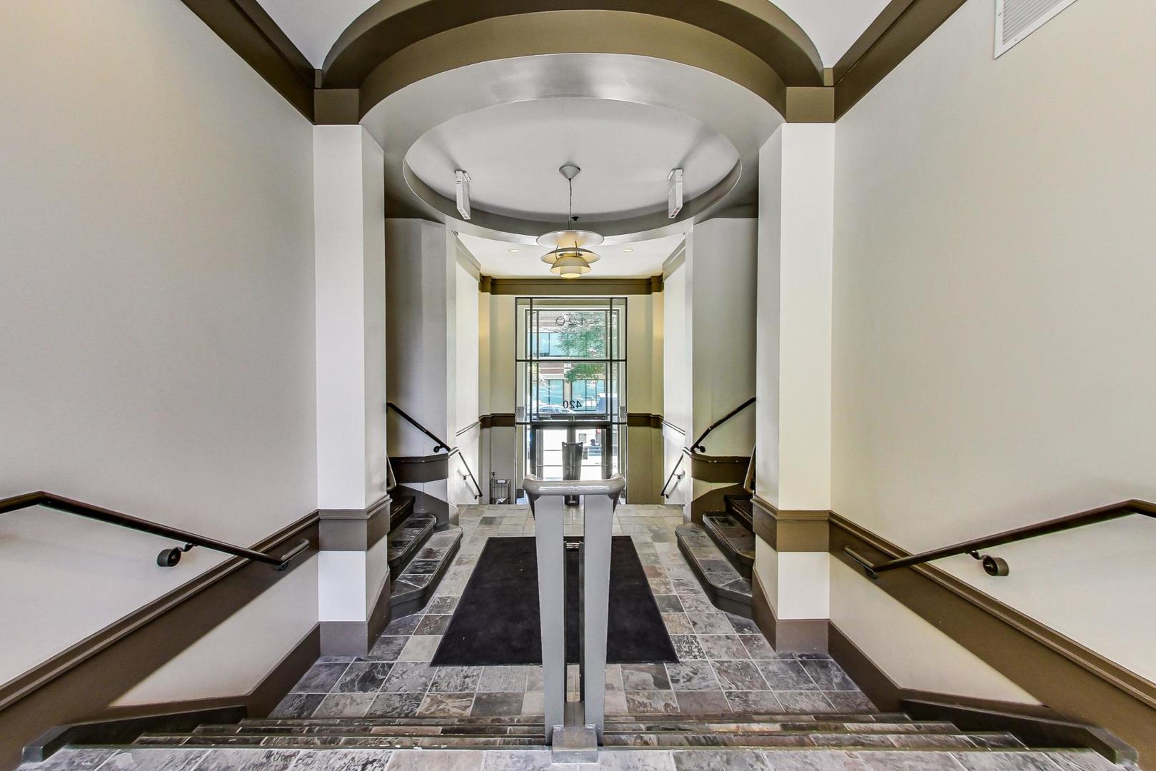 420 South Clinton Street, Unit 414A Chicago, IL 60607 - Photo 2 of 13 a very nice looking room with a large window