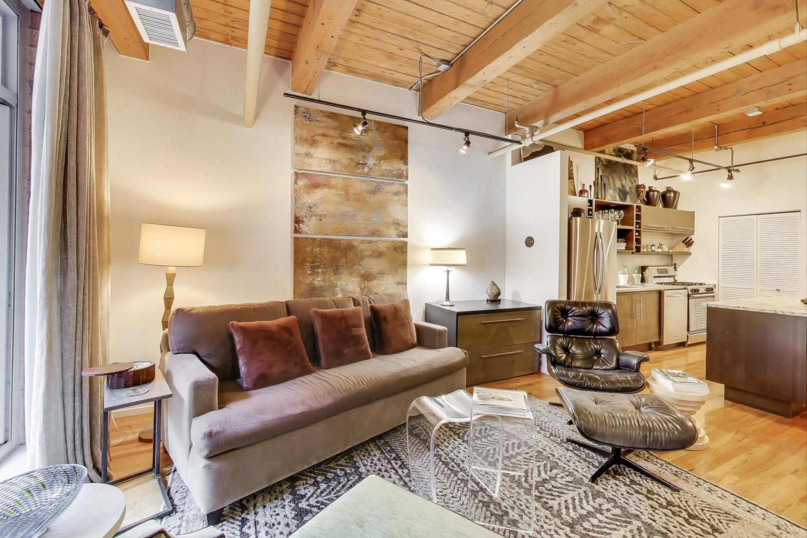 420 South Clinton Street, Unit 414A Chicago, IL 60607 - Photo 6 of 13 a living room with furniture