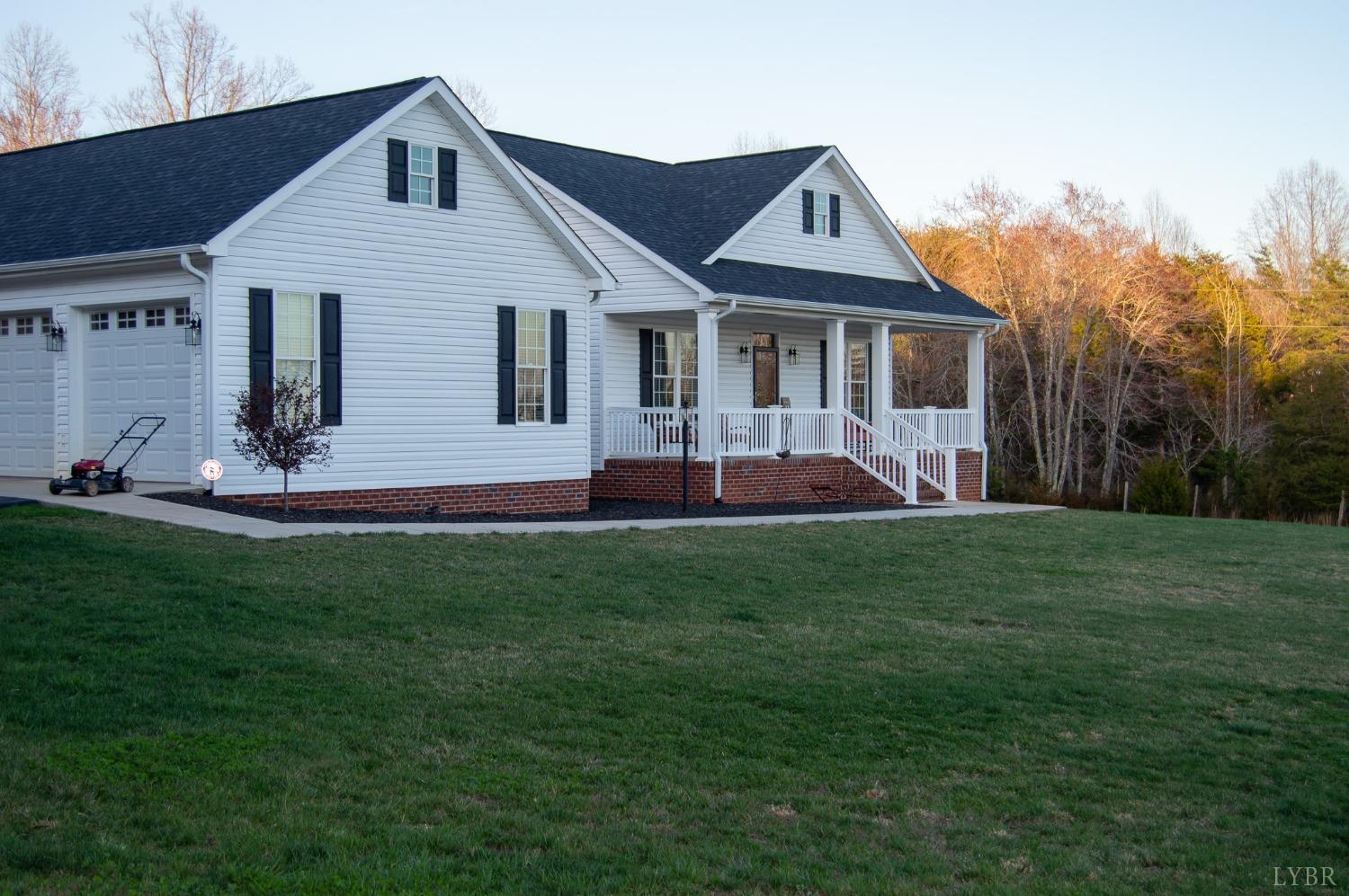 7108 Callands Road Chatham, VA 24531 - Photo 5 of 63 a front view of house with yard and green space