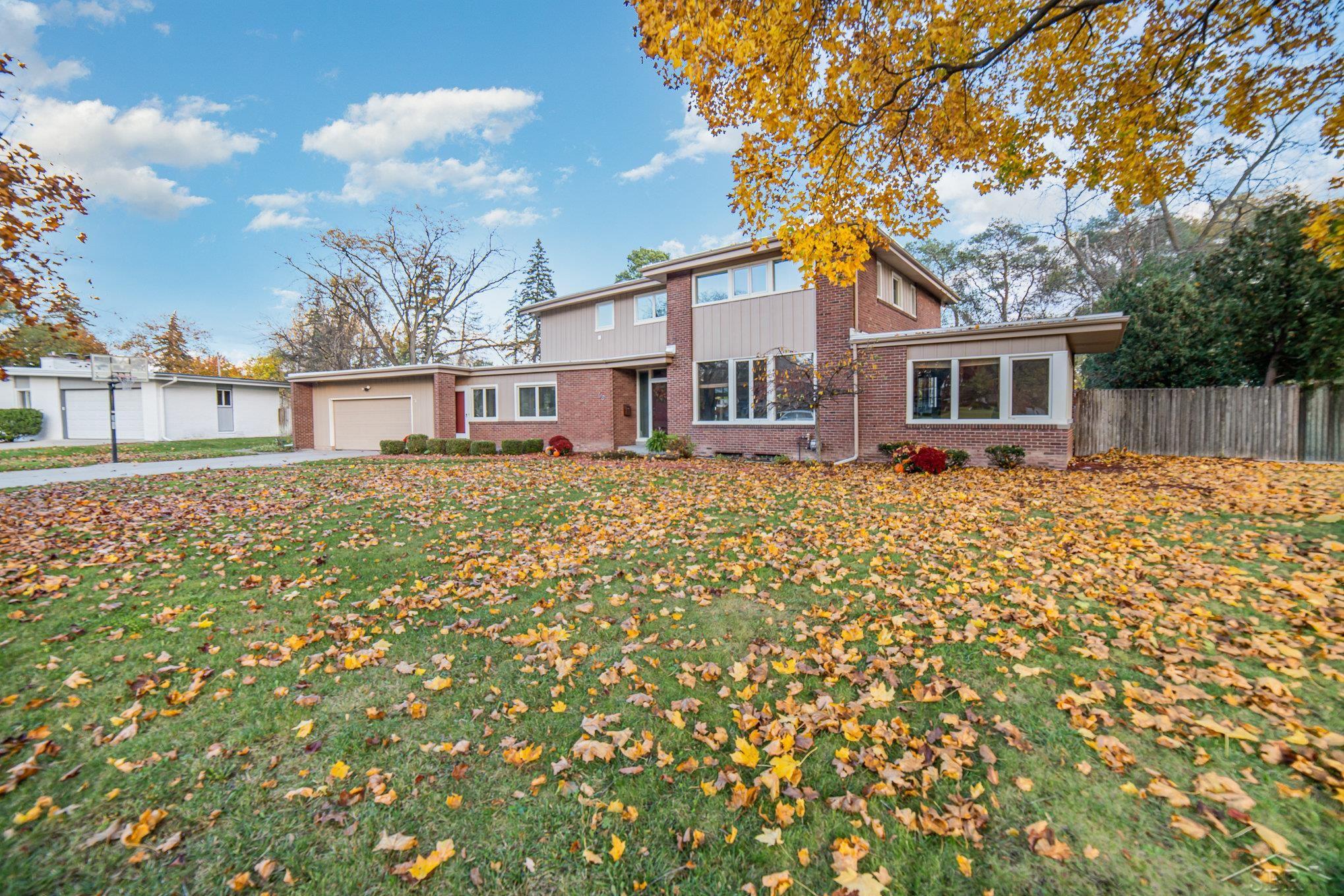 63 Benton Road Saginaw, MI 48602 - Photo 4 of 39 50126640-3.JPG