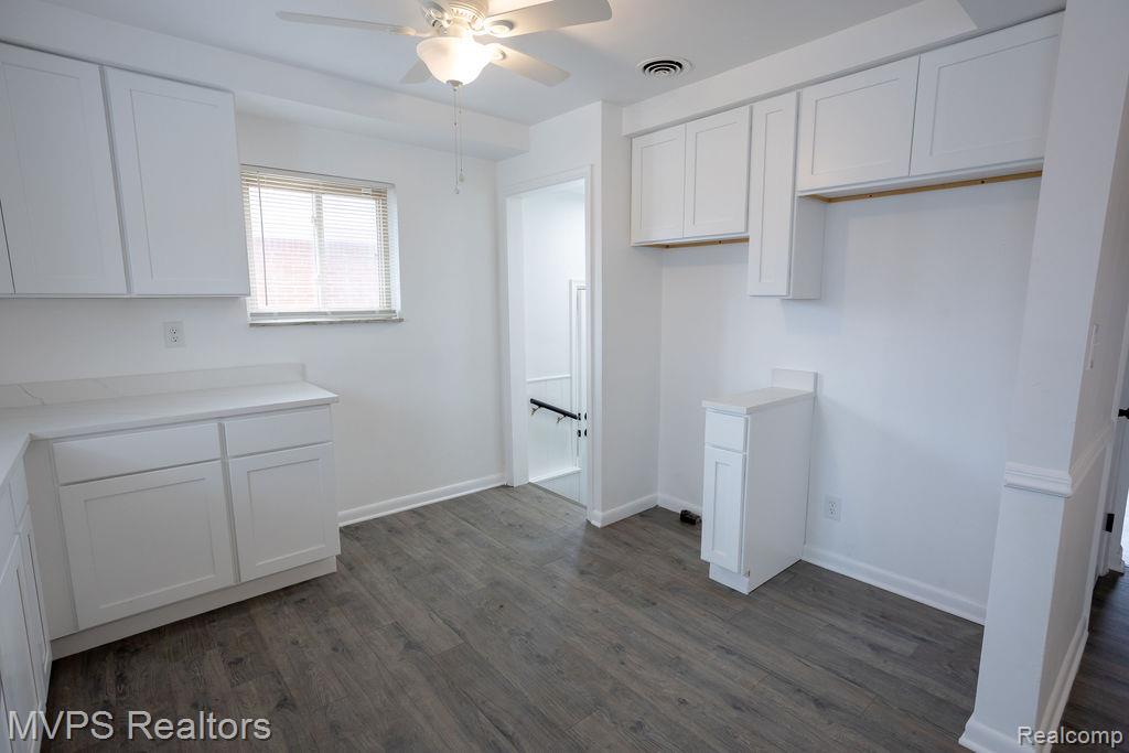18062 Ash Avenue Eastpointe, MI 48021 - Photo 5 of 11
