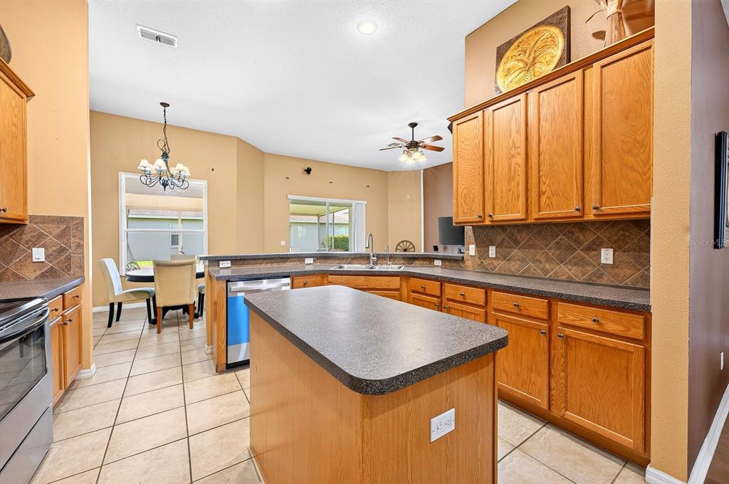 13537 Kitty Fork Road Orlando, FL 32828 - Photo 6 of 40