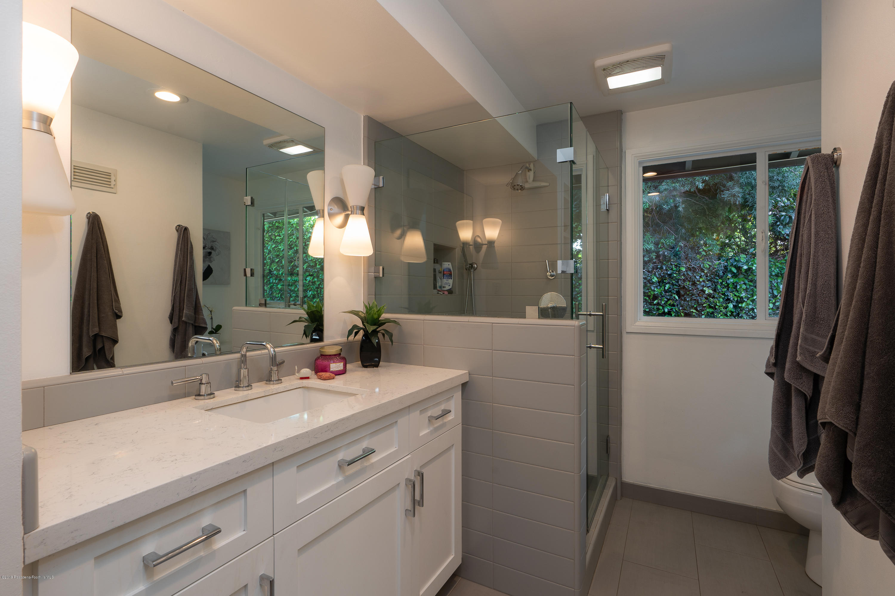 3795 Shadow Grove Road Pasadena, CA 91107 - Photo 21 of 48 a bathroom with a double vanity sink and a mirror