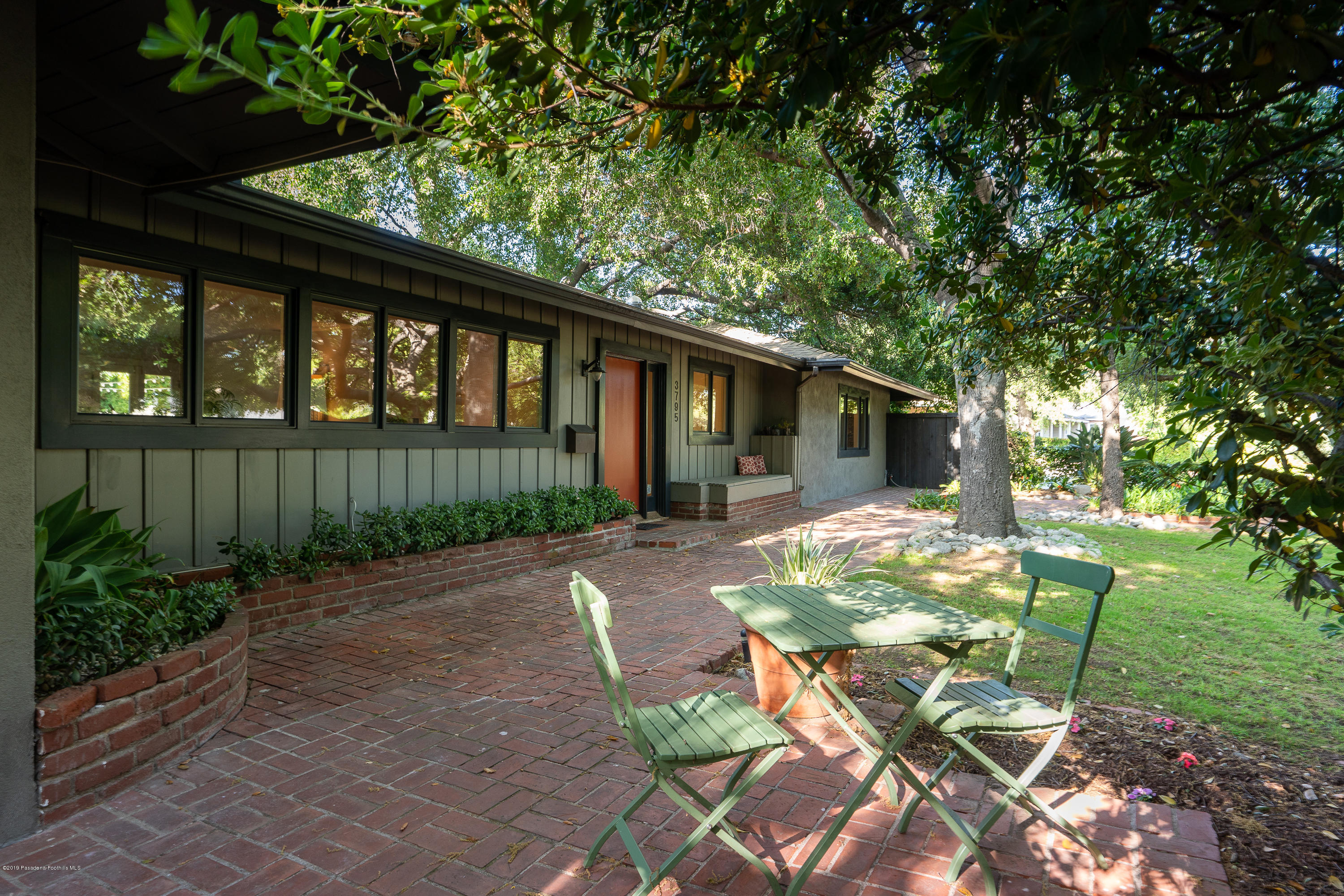 3795 Shadow Grove Road Pasadena, CA 91107 - Photo 5 of 48 a view of backyard with table and chairs and potted plants