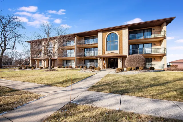 $240,000 | 8336 160th Place, Unit 2E, Tinley Park, IL 60477