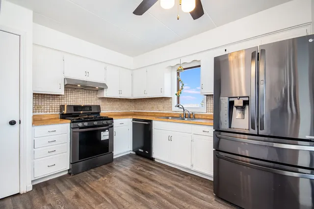 $240,000 | 8336 160th Place, Unit 2E, Tinley Park, IL 60477