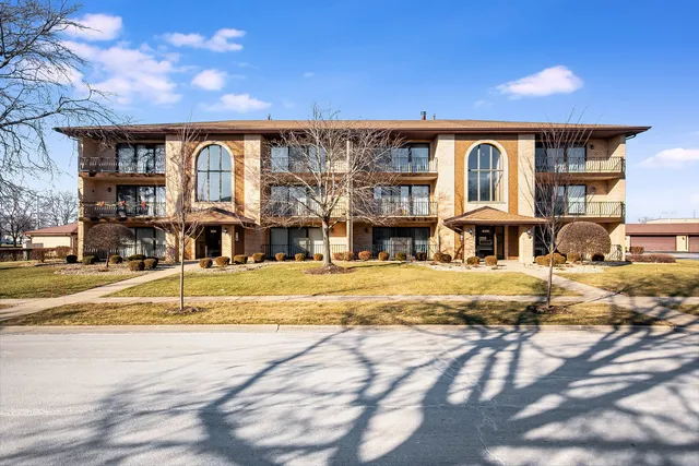 $240,000 | 8336 160th Place, Unit 2E, Tinley Park, IL 60477