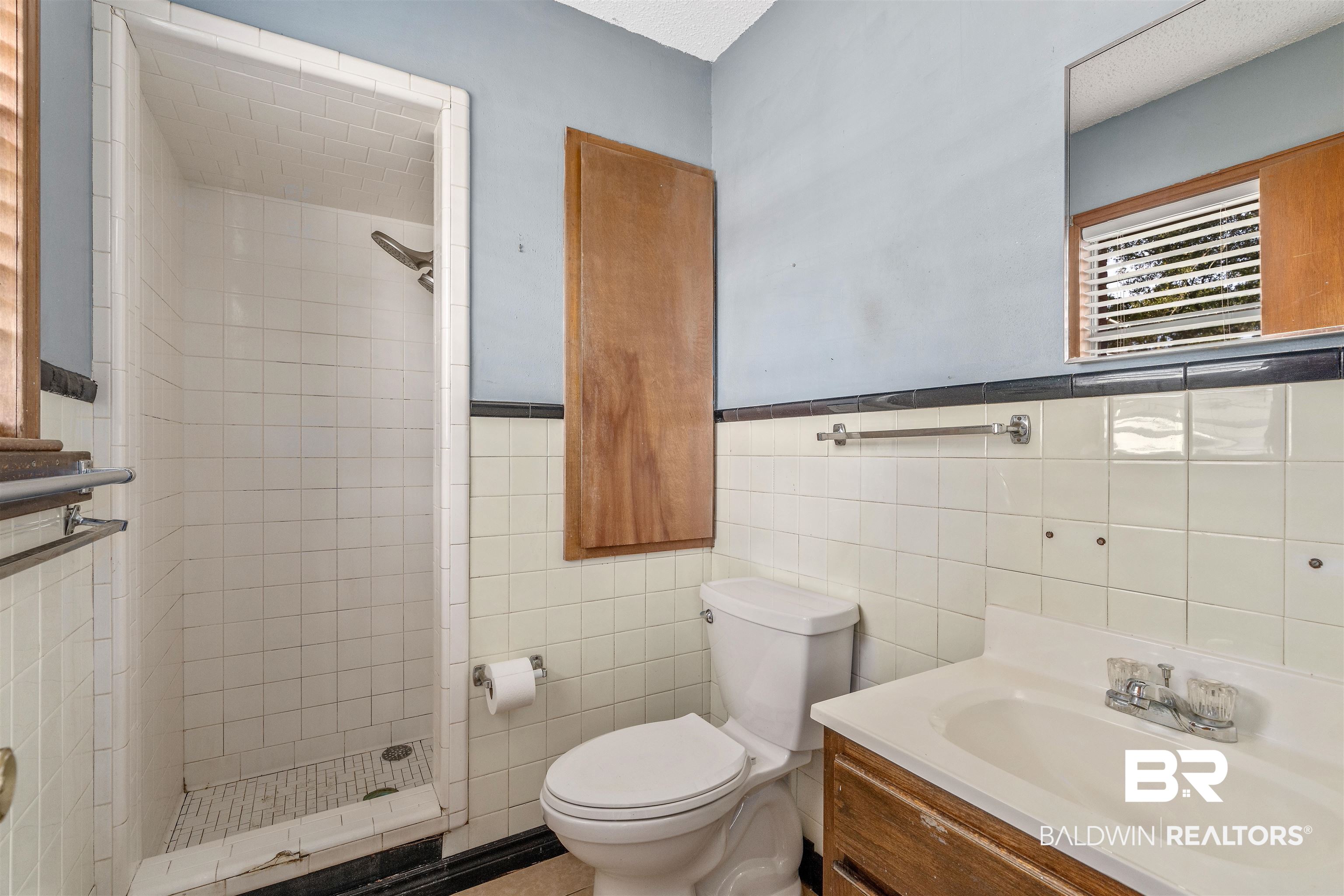 207 Northeast 3rd Street Summerdale, AL 36580 - Photo 11 of 33 Primary Bathroom