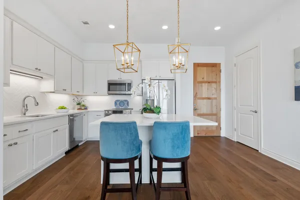 $450,000 | 104 Bella Toscana Avenue, Unit 2302, Lakeway, TX 78734