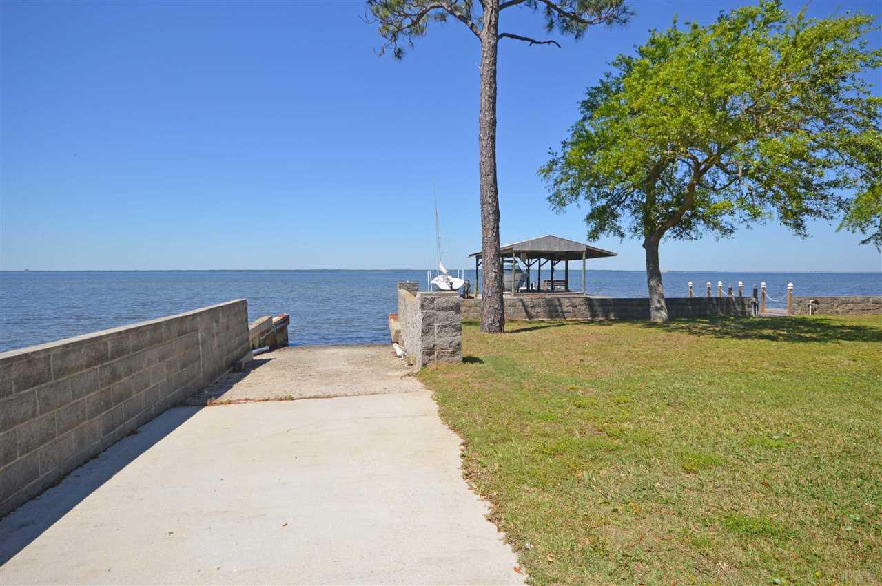977 Dolphin Road Milton, FL 32583 - Photo 8 of 49 Gallery Image 8