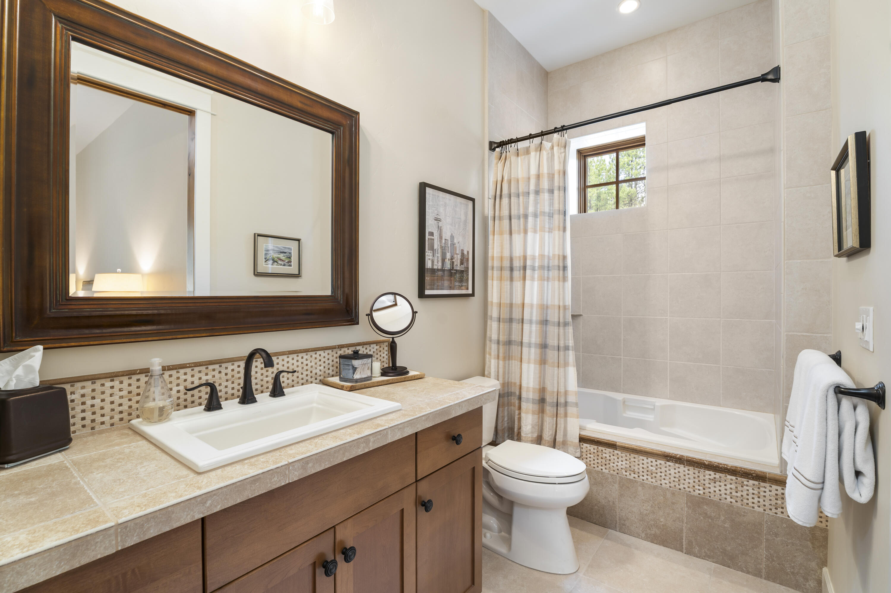 56155 Sable Rock Loop, Unit 277 Bend, OR 97707 - Photo 35 of 63 Bedroom #2 - Suite Bathroom