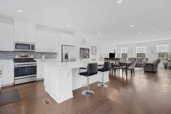 $775,001 | 14 Coogan Court, Morris Plains, NJ 07950