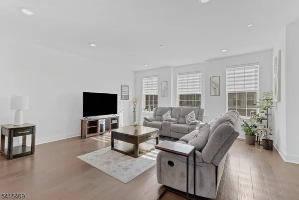 $775,001 | 14 Coogan Court, Morris Plains, NJ 07950