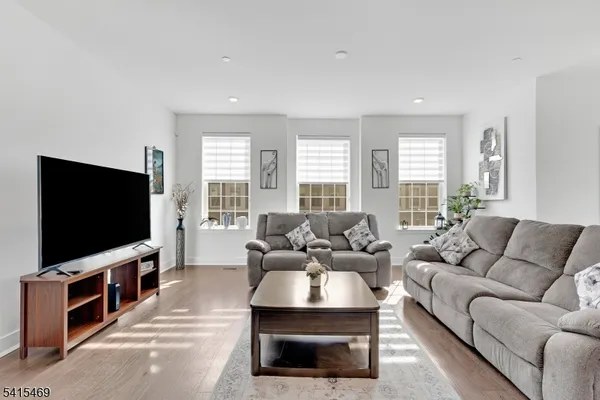 $775,001 | 14 Coogan Court, Morris Plains, NJ 07950