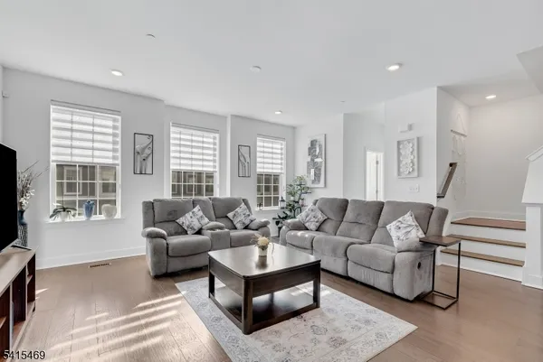 $775,001 | 14 Coogan Court, Morris Plains, NJ 07950