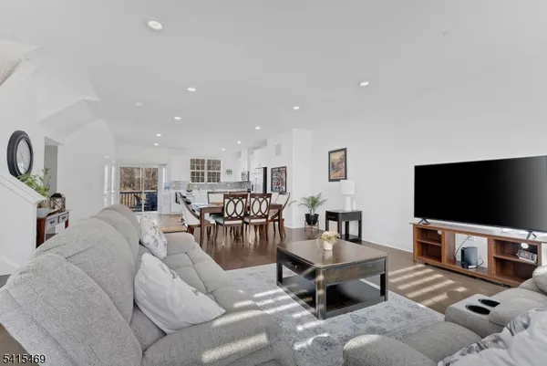 $775,001 | 14 Coogan Court, Morris Plains, NJ 07950
