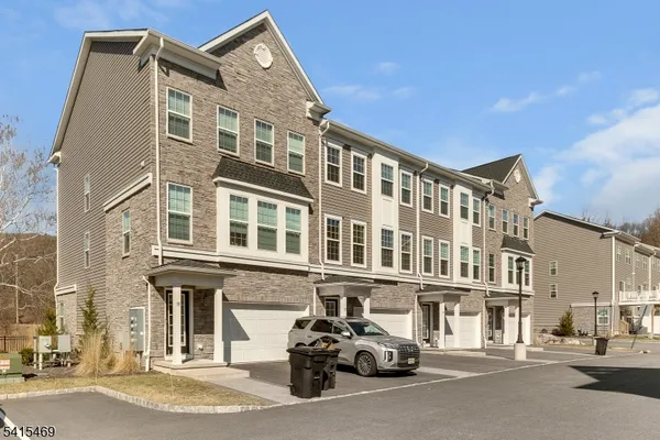 $775,001 | 14 Coogan Court, Morris Plains, NJ 07950