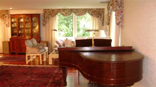 27 Fletcher Road Needham, MA 02492 - Photo 3 of 21
