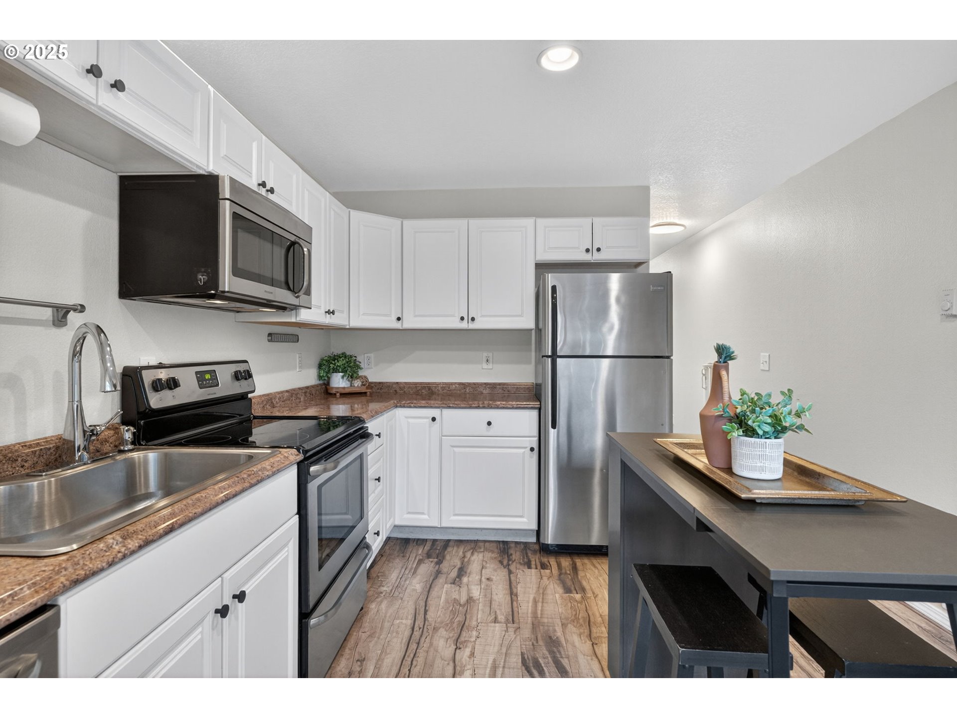 6689 North Columbia Way Portland, OR 97203 - Photo 15 of 35