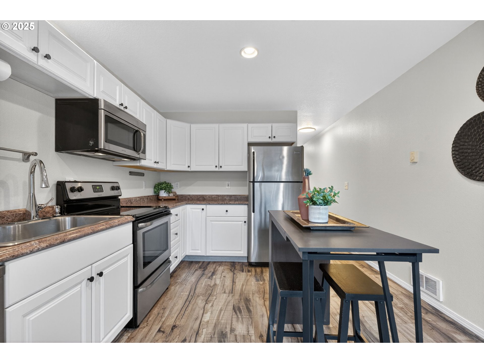 6689 North Columbia Way Portland, OR 97203 - Photo 19 of 35