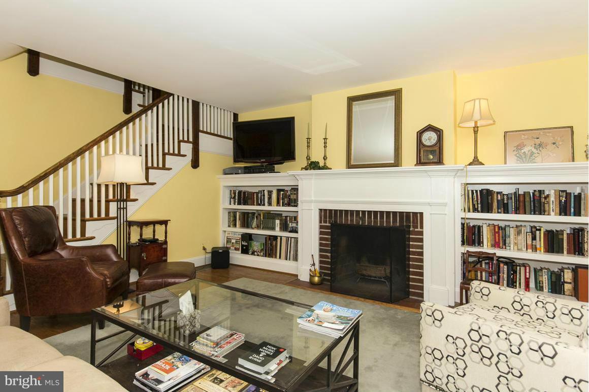 419 Murdock Road Baltimore, MD 21212 - Photo 2 of 29 Living Room