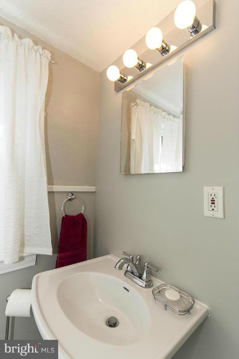 419 Murdock Road Baltimore, MD 21212 - Photo 17 of 29 Bath