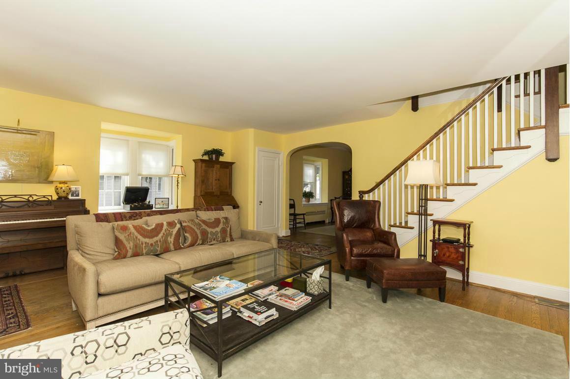 419 Murdock Road Baltimore, MD 21212 - Photo 3 of 29 Living Room