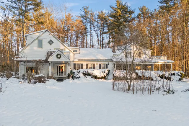 $819,000 | 9 Dry Point Drive, Rome, ME 04963