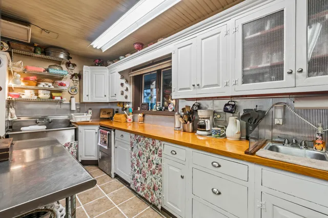 $819,000 | 9 Dry Point Drive, Rome, ME 04963