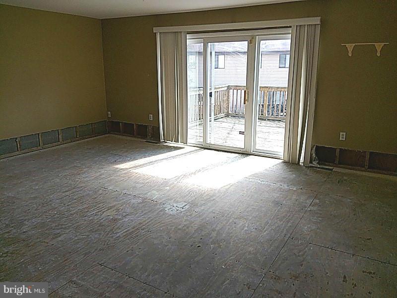 9912 Tuscarora Road Randallstown, MD 21133 - Photo 6 of 18 Living Room