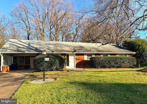 a front view of house with yard