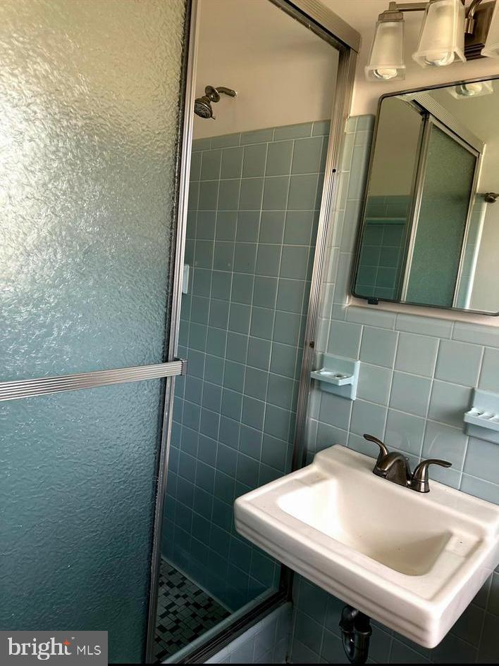 6426 Noble Drive McLean, VA 22101 - Photo 14 of 16 a bathroom with a sink and mirror