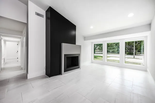 $2,900 | 7702 Richmond Avenue, Houston, TX 77063