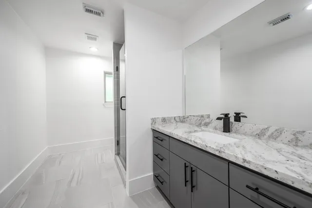 $2,900 | 7702 Richmond Avenue, Houston, TX 77063