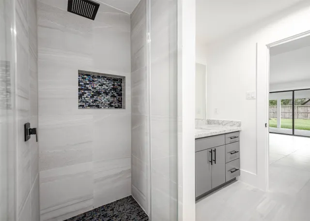 $2,900 | 7702 Richmond Avenue, Houston, TX 77063