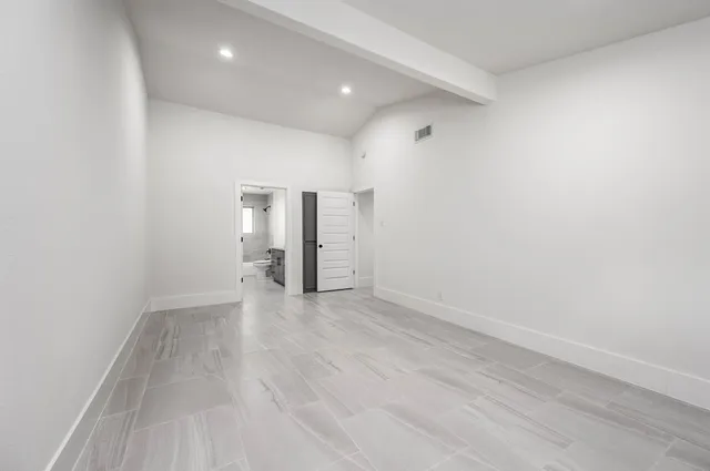 $2,900 | 7702 Richmond Avenue, Houston, TX 77063