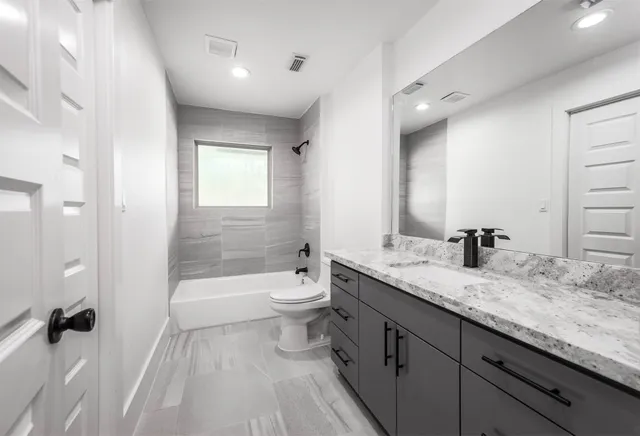 $2,900 | 7702 Richmond Avenue, Houston, TX 77063