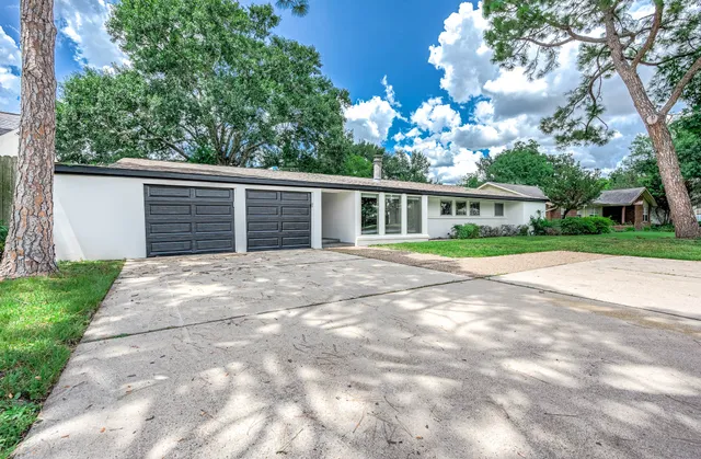 $2,900 | 7702 Richmond Avenue, Houston, TX 77063