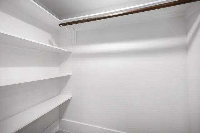 $2,900 | 7702 Richmond Avenue, Houston, TX 77063