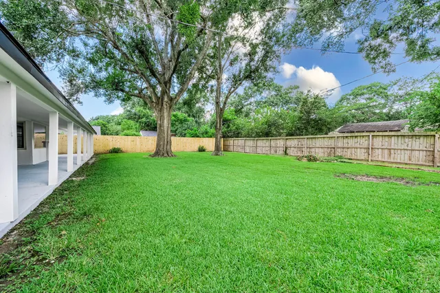 $2,900 | 7702 Richmond Avenue, Houston, TX 77063