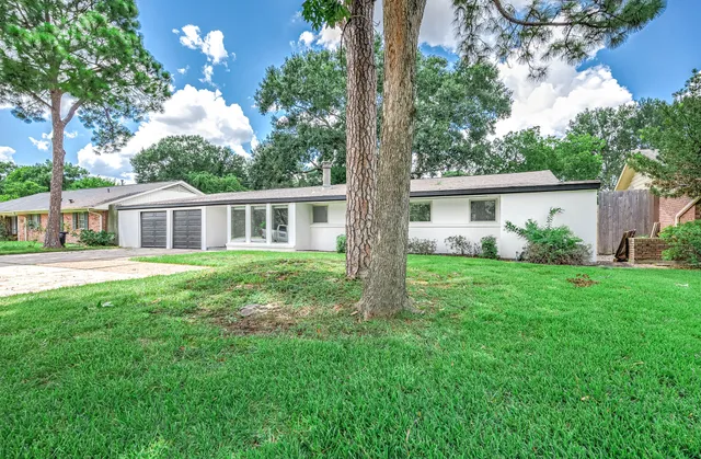 $2,900 | 7702 Richmond Avenue, Houston, TX 77063