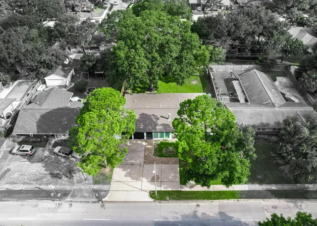 $2,900 | 7702 Richmond Avenue, Houston, TX 77063