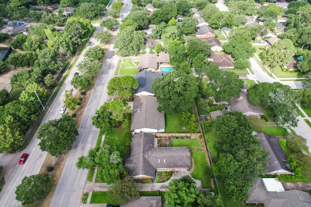 $2,900 | 7702 Richmond Avenue, Houston, TX 77063