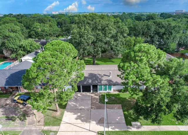 $2,900 | 7702 Richmond Avenue, Houston, TX 77063