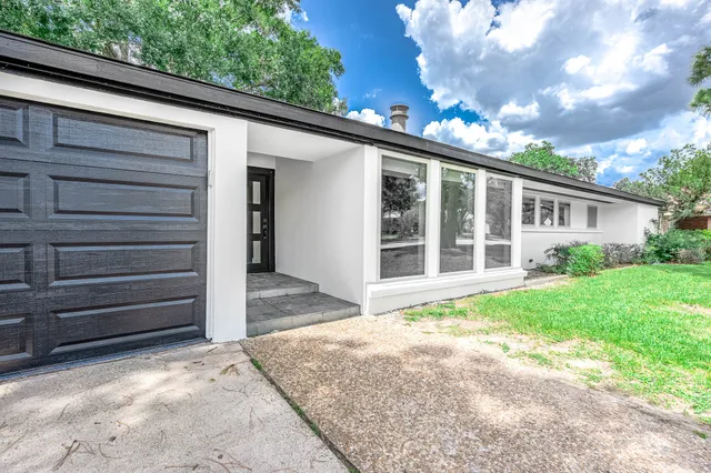 $2,900 | 7702 Richmond Avenue, Houston, TX 77063