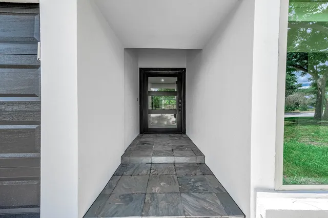 $2,900 | 7702 Richmond Avenue, Houston, TX 77063